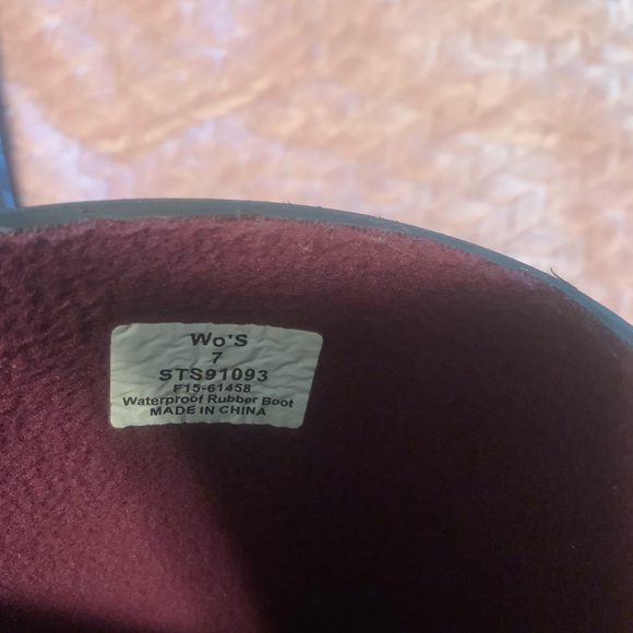 Sperry Top-Sider size 7 Waterproof rubber boot. - Picture 6 of 6